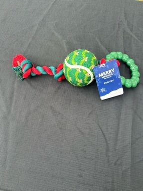 🐾2/$8- Merry Makings Green & Red Rope Dog Toy with Tennis Ball